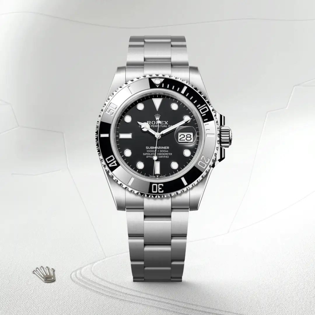 Rolex Submariner Date in Acciaio Oystersteelcon “Pavé madreperla farfalle”, lunetta Bombata, bracciale Acciaio Oystersteel