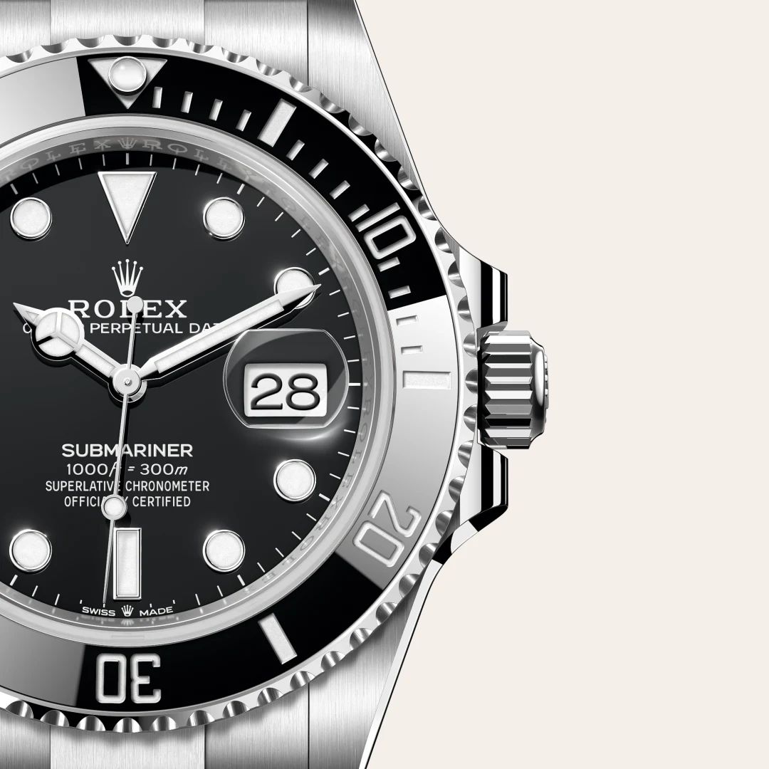 Rolex Submariner Date in Acciaio Oystersteelcon “Pavé madreperla farfalle”, lunetta Bombata, bracciale Acciaio Oystersteel