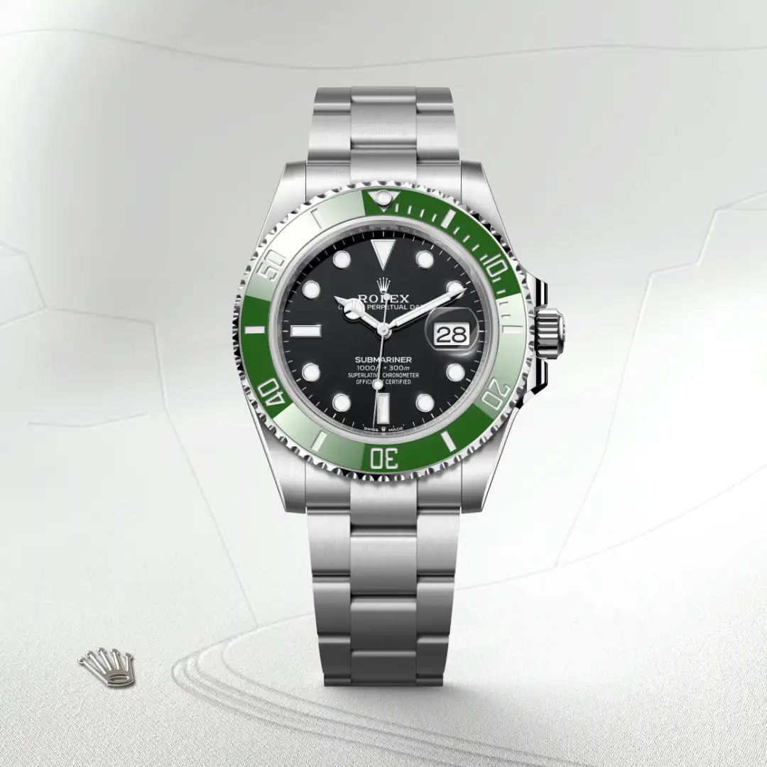 Rolex Submariner Date in Oystersteelcon “Butterfly mother-of-pearl pavé”, lunetta Domed, bracciale Oystersteel