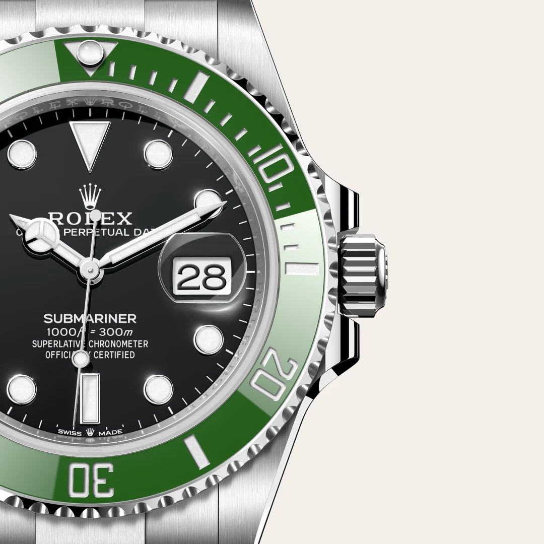 Rolex Submariner Date in Oystersteelcon “Butterfly mother-of-pearl pavé”, lunetta Domed, bracciale Oystersteel