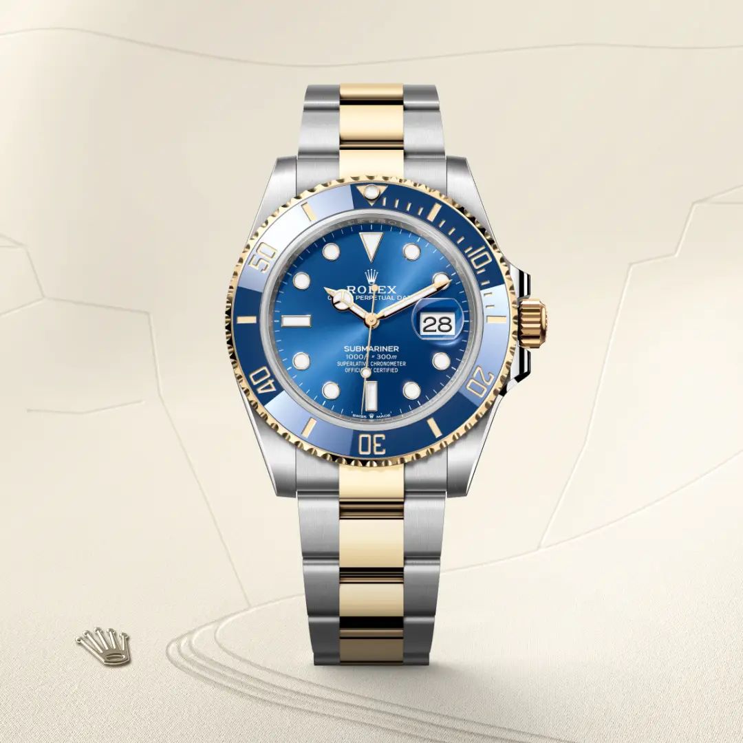 Rolex Submariner Date in Oystersteelcon “Butterfly mother-of-pearl pavé”, lunetta Domed, bracciale Oystersteel