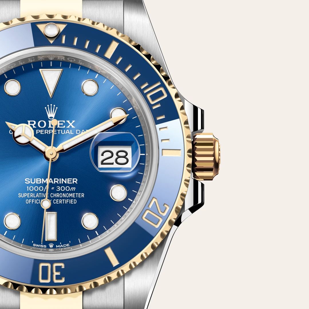 Rolex Submariner Date in Oystersteelcon “Butterfly mother-of-pearl pavé”, lunetta Domed, bracciale Oystersteel