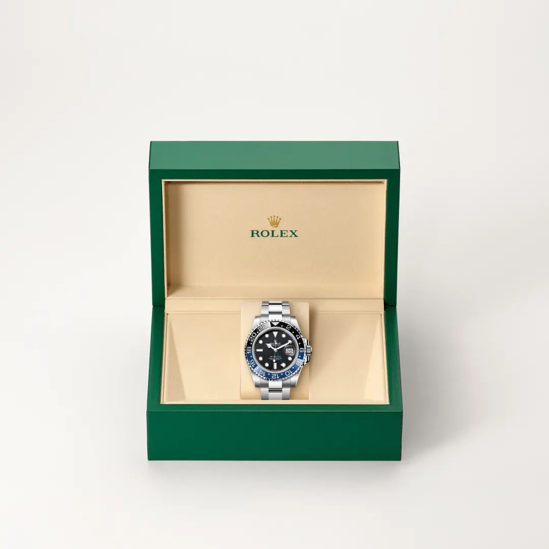 Rolex GMT-Master II in Oystersteelcon “Butterfly mother-of-pearl pavé”, lunetta Domed, bracciale Oystersteel