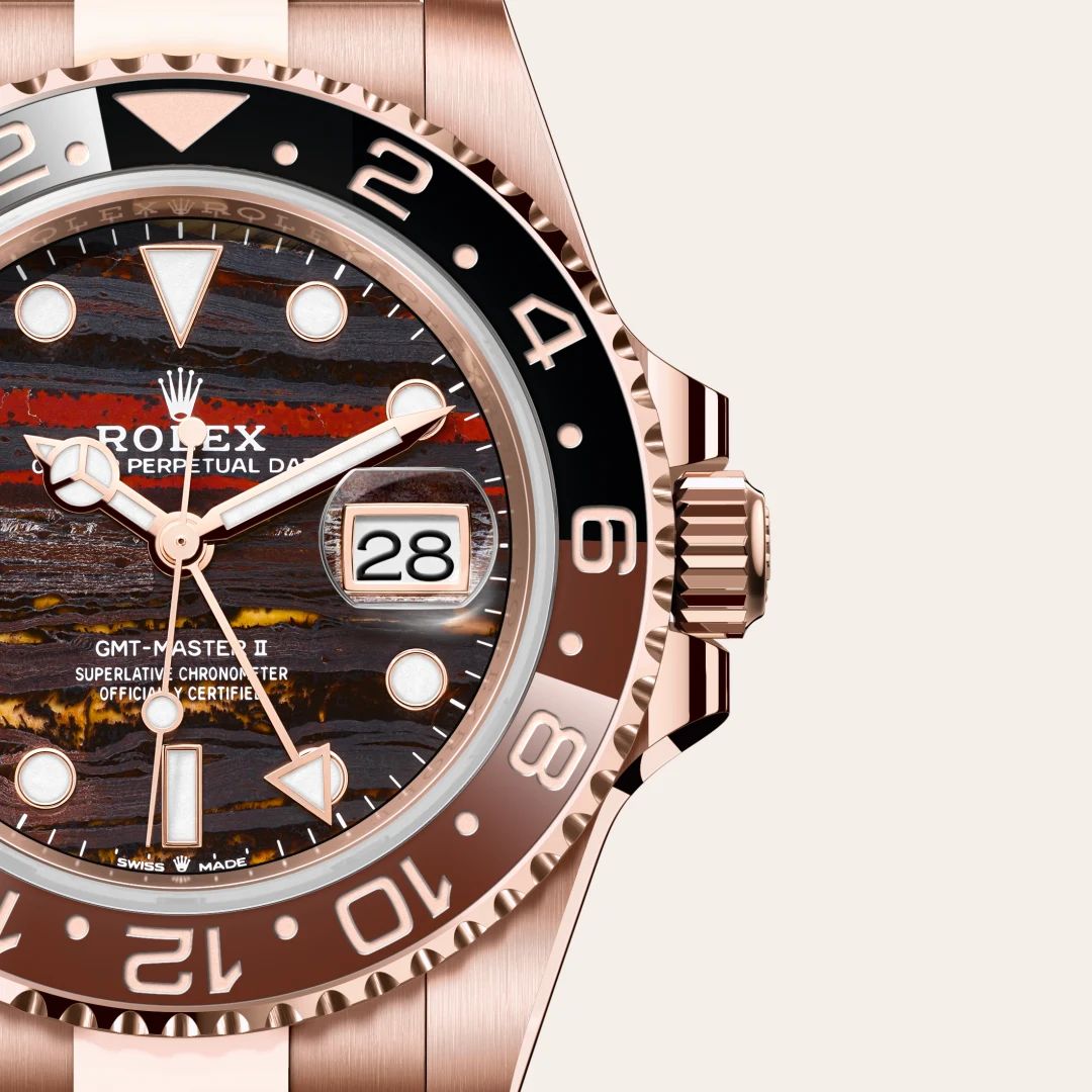 Rolex GMT-Master II in Acciaio Oystersteelcon “Pavé madreperla farfalle”, lunetta Bombata, bracciale Acciaio Oystersteel