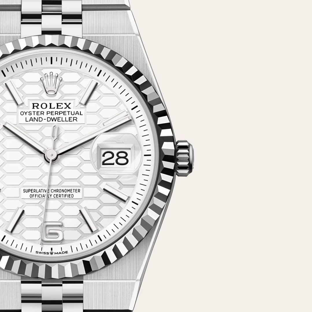 Rolex Land-Dweller 36 in Oystersteelcon “Butterfly mother-of-pearl pavé”, lunetta Domed, bracciale Oystersteel