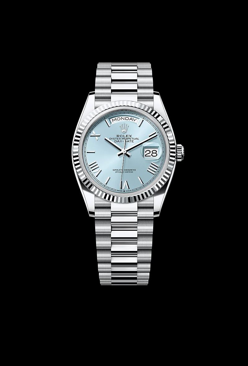 Rolex Day-Date 36 in Oystersteelcon “Butterfly mother-of-pearl pavé”, lunetta Domed, bracciale Oystersteel
