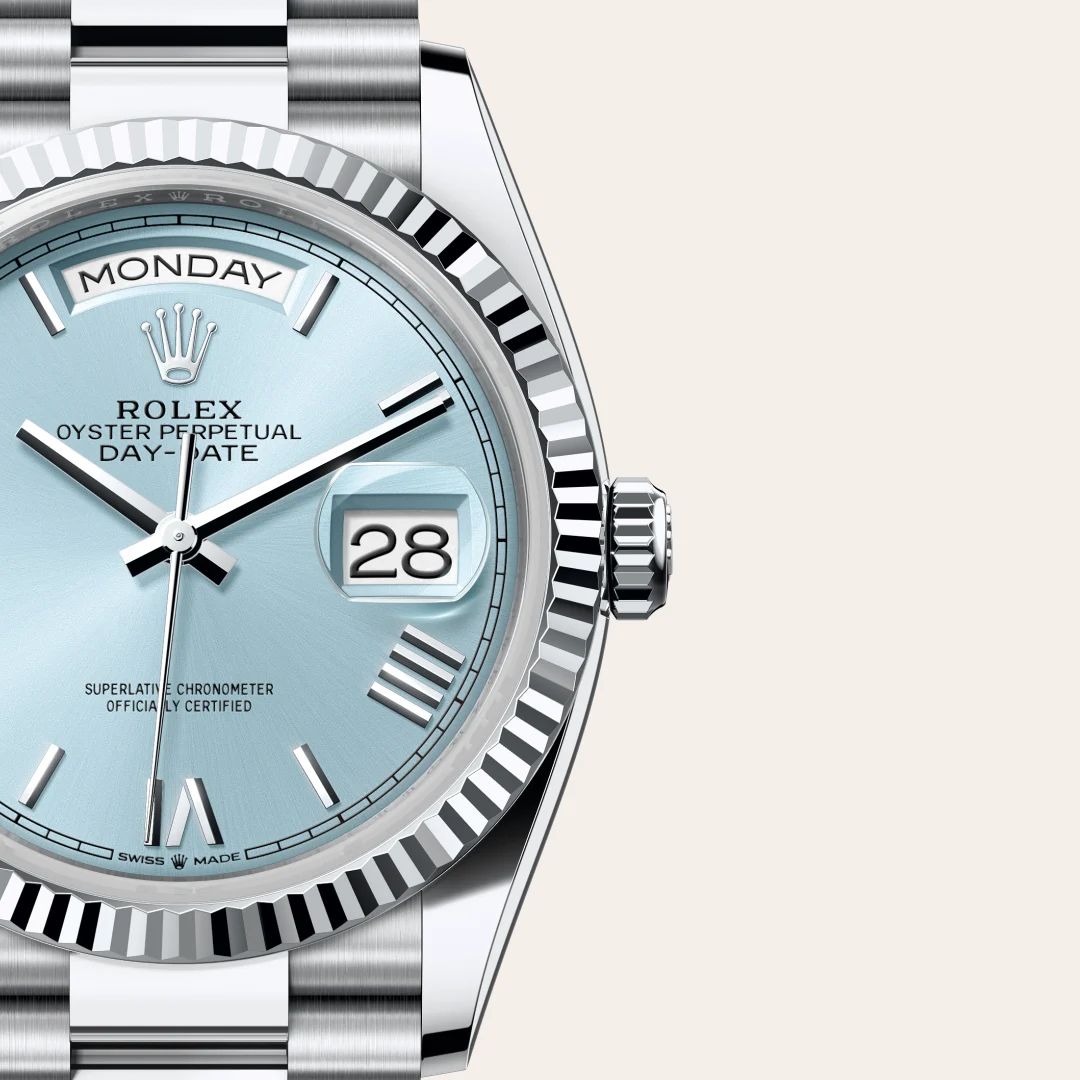 Rolex Day-Date 36 in Oystersteelcon “Butterfly mother-of-pearl pavé”, lunetta Domed, bracciale Oystersteel