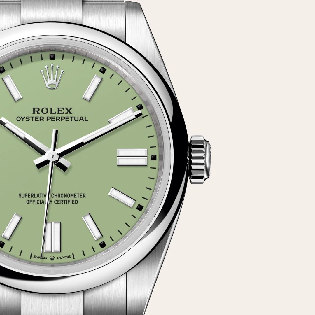 Rolex Oyster Perpetual 41 in Oystersteelcon “Butterfly mother-of-pearl pavé”, lunetta Domed, bracciale Oystersteel