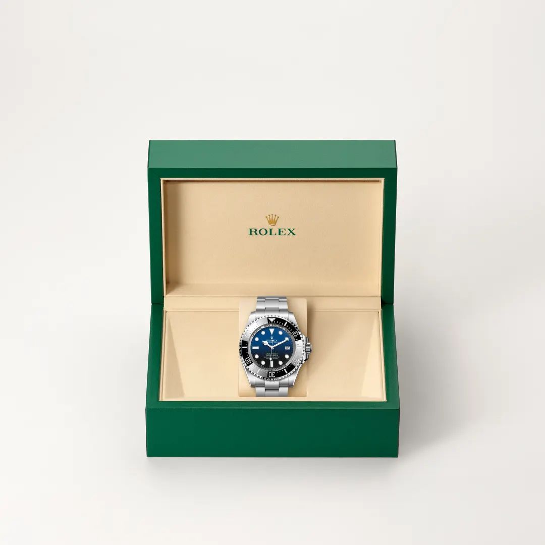 Rolex Rolex Deepsea in Acciaio Oystersteelcon “Pavé madreperla farfalle”, lunetta Bombata, bracciale Acciaio Oystersteel