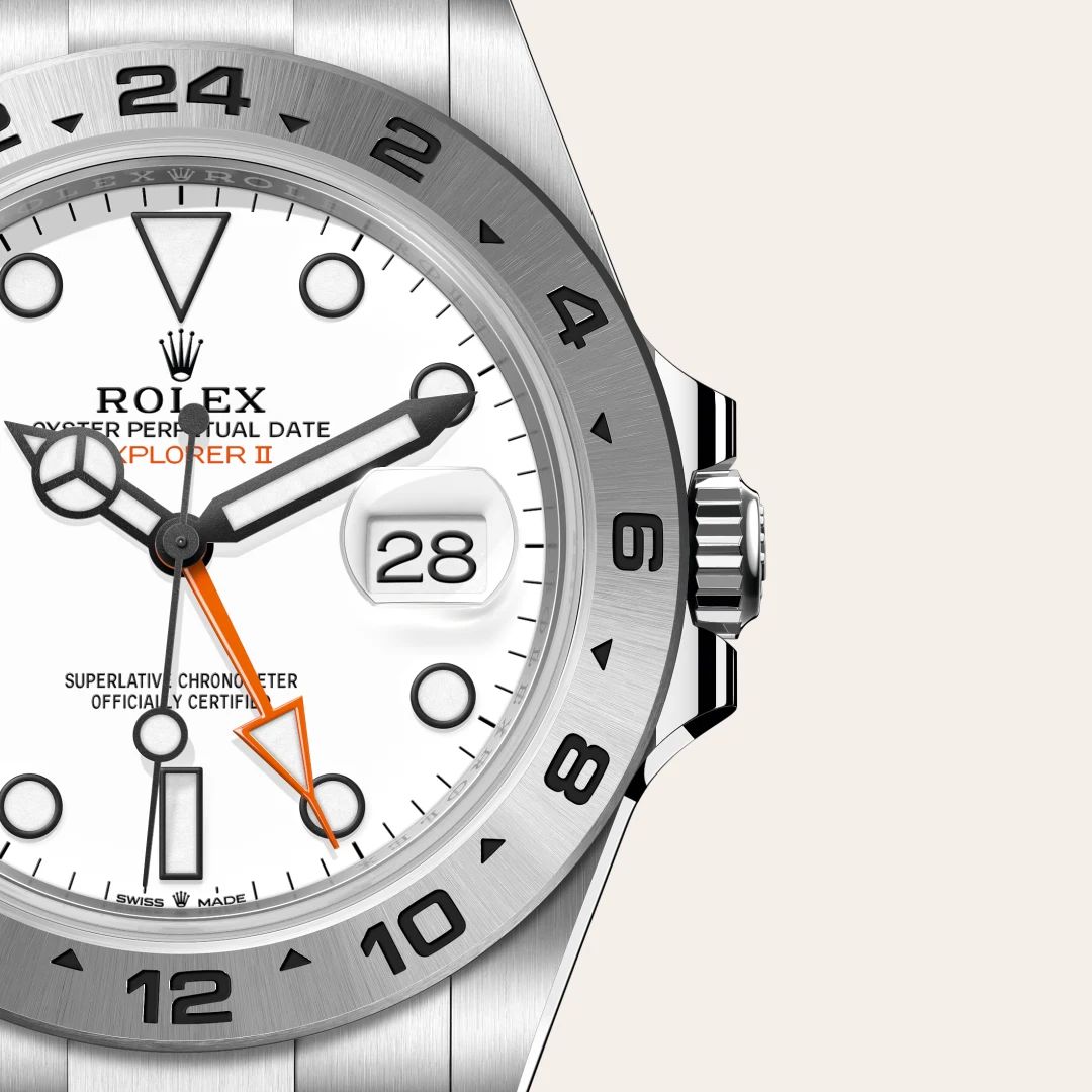 Rolex Explorer II in Acciaio Oystersteelcon “Pavé madreperla farfalle”, lunetta Bombata, bracciale Acciaio Oystersteel