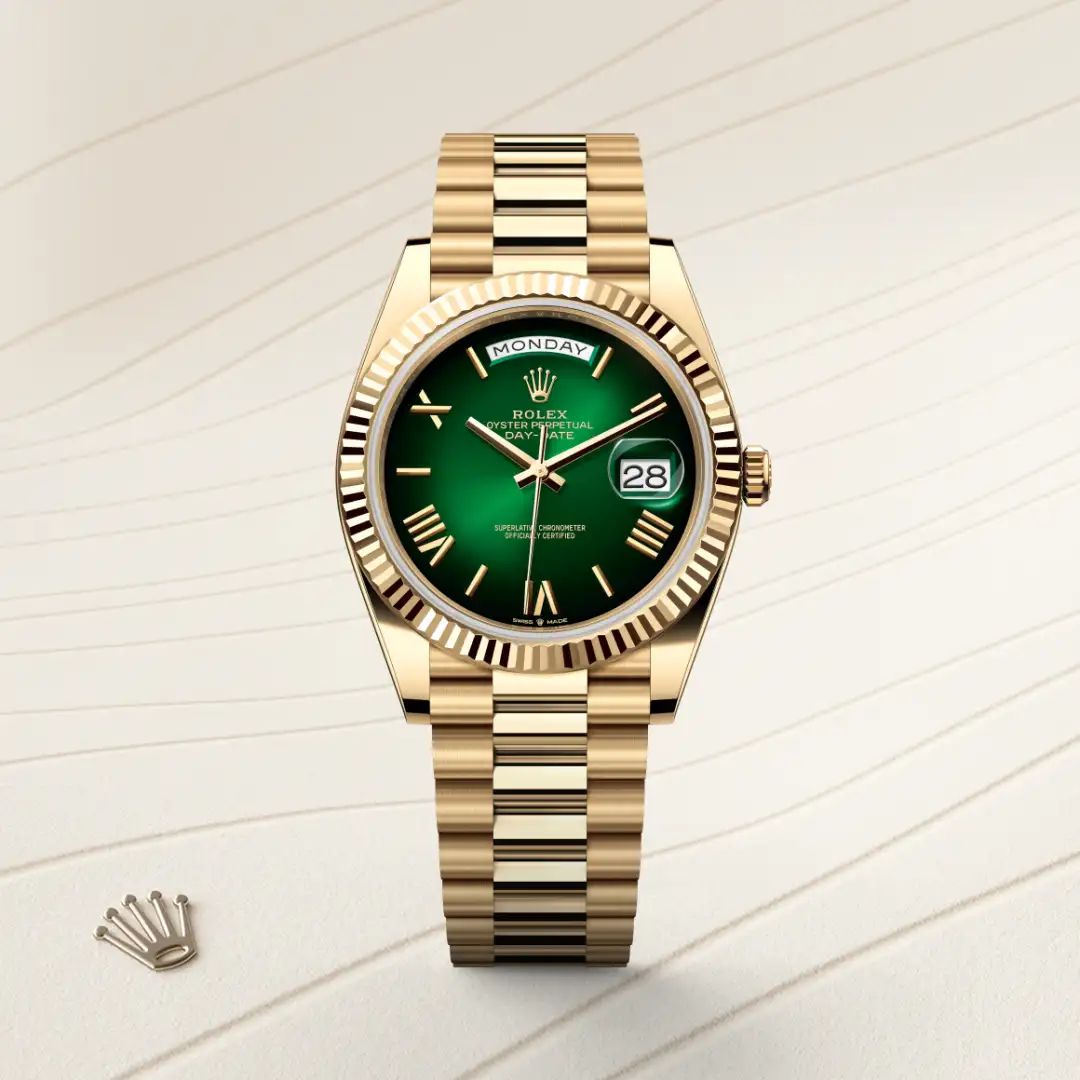 Rolex Day-Date 40 in Oystersteelcon “Butterfly mother-of-pearl pavé”, lunetta Domed, bracciale Oystersteel
