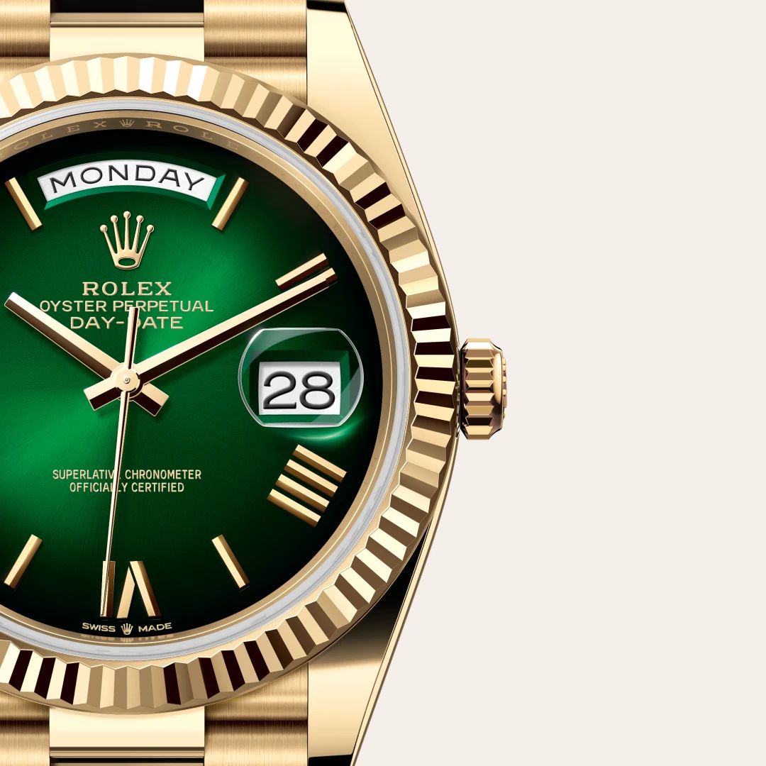 Rolex Day-Date 40 in Oystersteelcon “Butterfly mother-of-pearl pavé”, lunetta Domed, bracciale Oystersteel