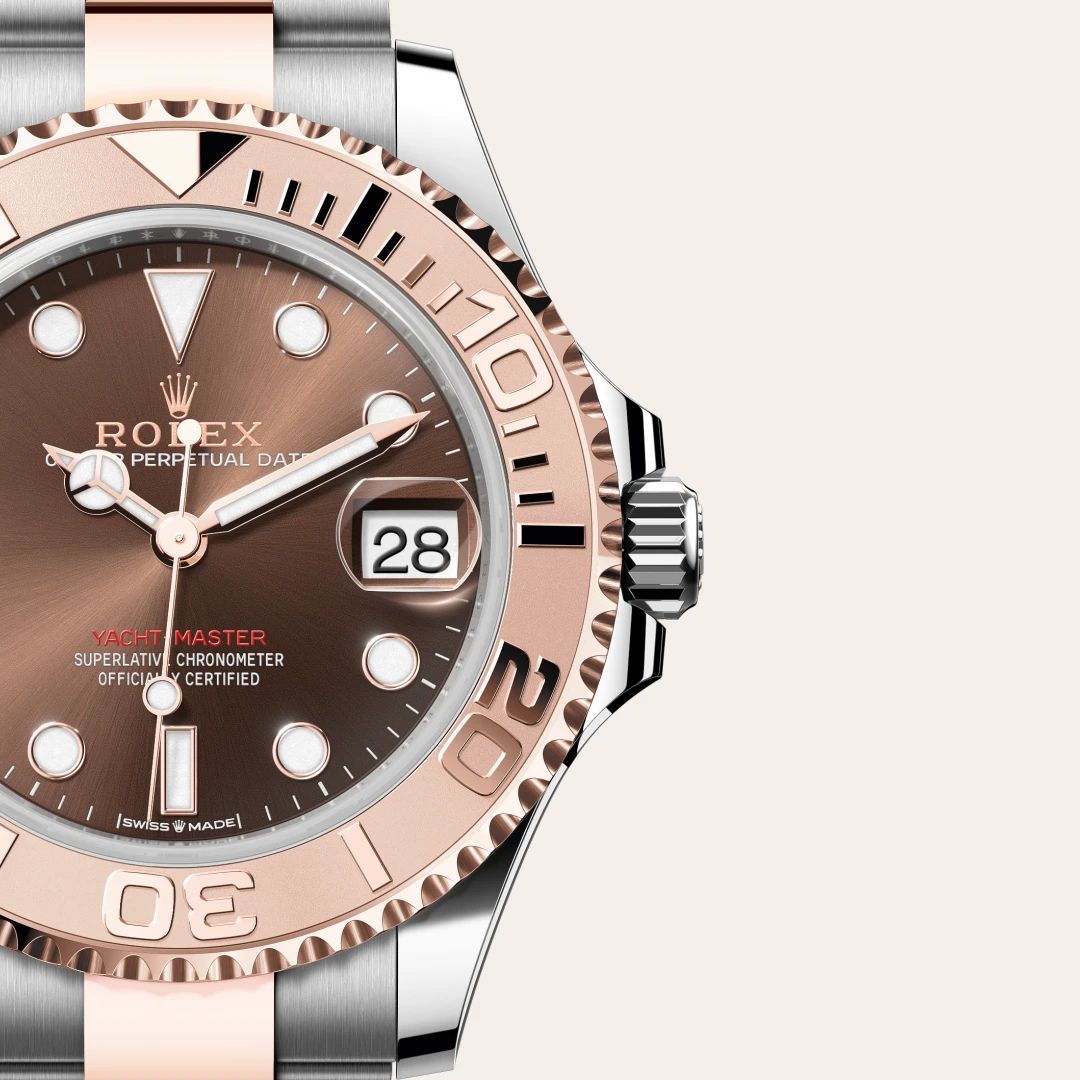 Rolex Yacht-Master 37 in Oystersteelcon “Butterfly mother-of-pearl pavé”, lunetta Domed, bracciale Oystersteel
