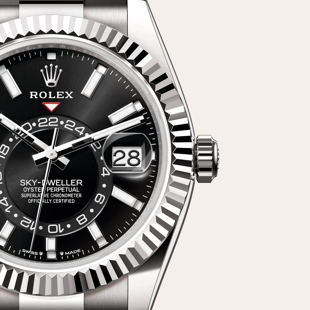 Rolex Sky-Dweller in Oystersteelcon “Butterfly mother-of-pearl pavé”, lunetta Domed, bracciale Oystersteel