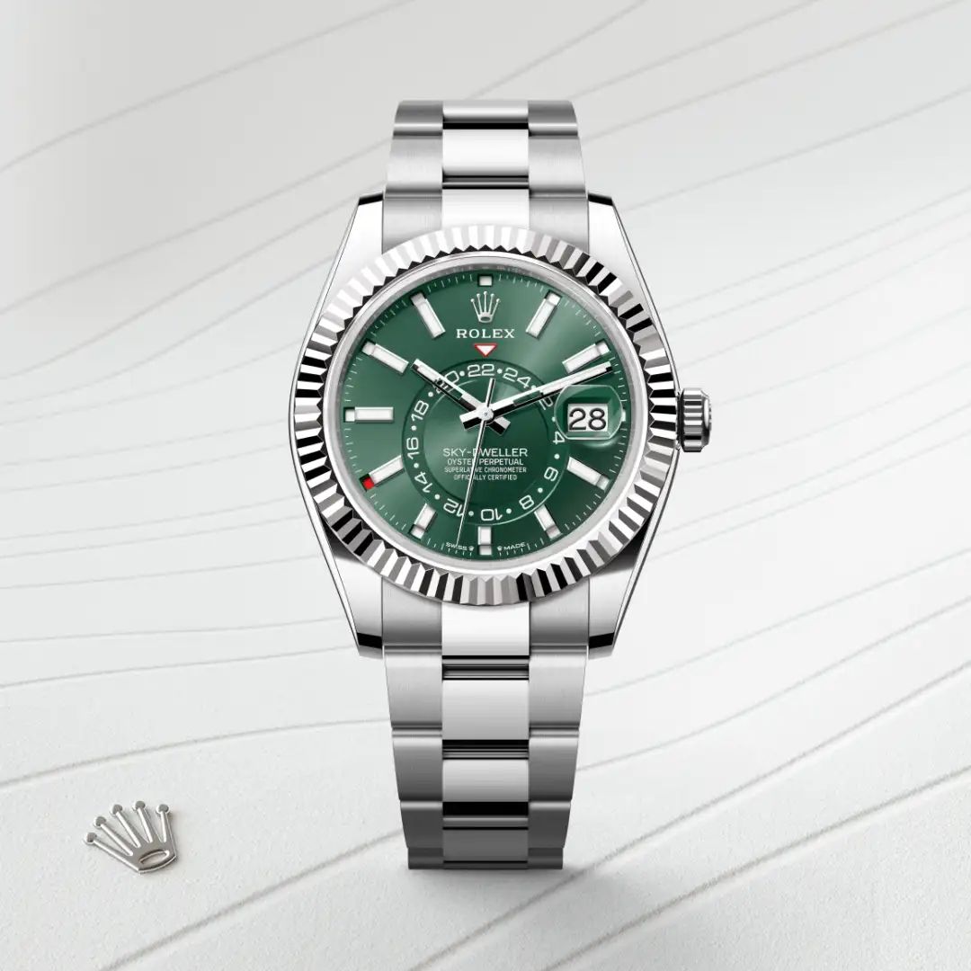 Rolex Sky-Dweller in Acciaio Oystersteelcon “Pavé madreperla farfalle”, lunetta Bombata, bracciale Acciaio Oystersteel