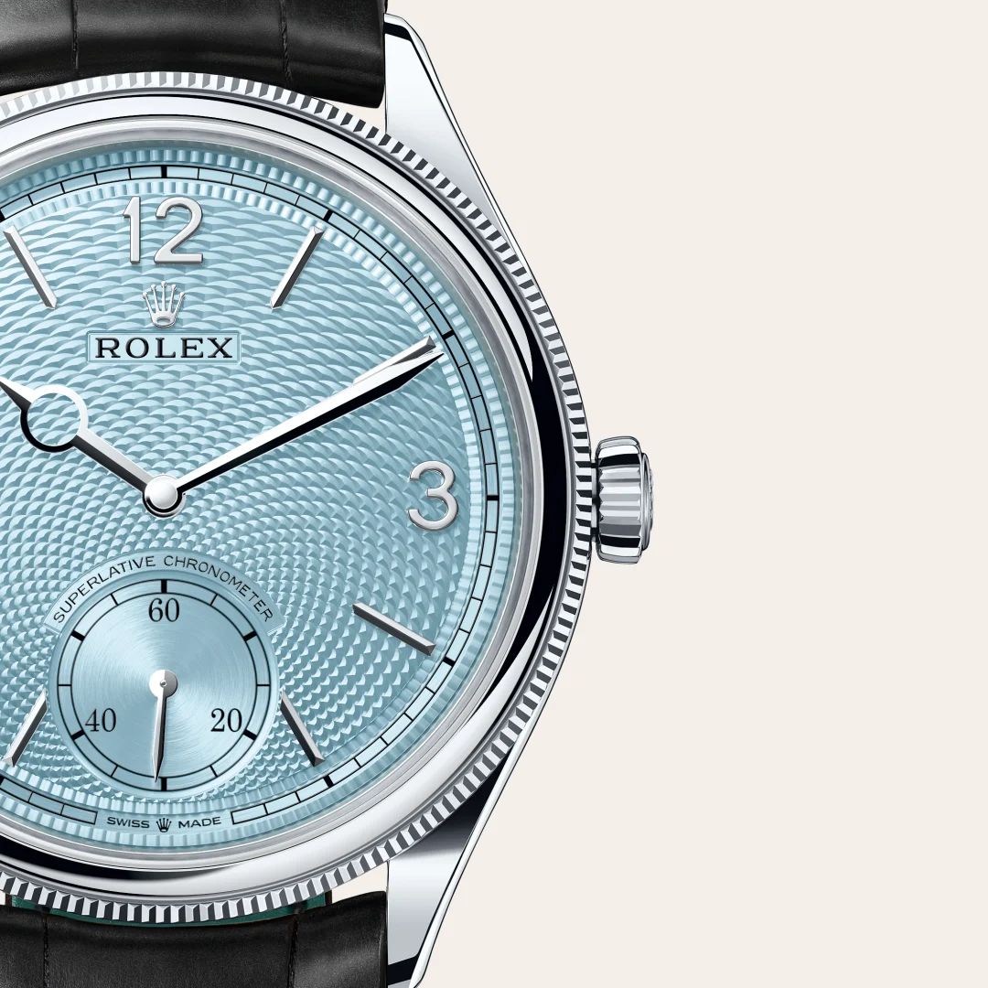 Rolex 1908 in Acciaio Oystersteelcon “Pavé madreperla farfalle”, lunetta Bombata, bracciale Acciaio Oystersteel