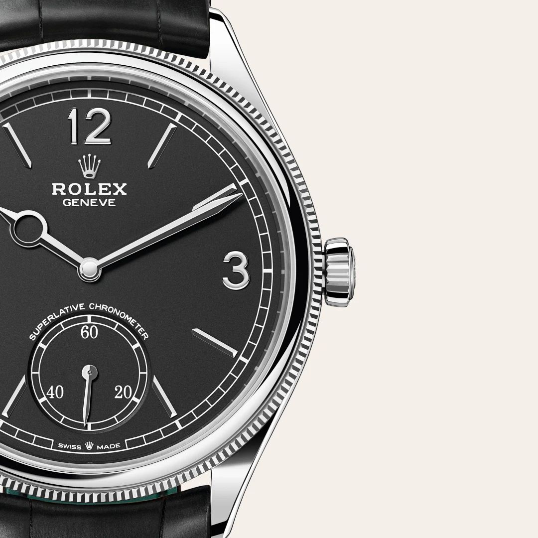 Rolex 1908 in Acciaio Oystersteelcon “Pavé madreperla farfalle”, lunetta Bombata, bracciale Acciaio Oystersteel