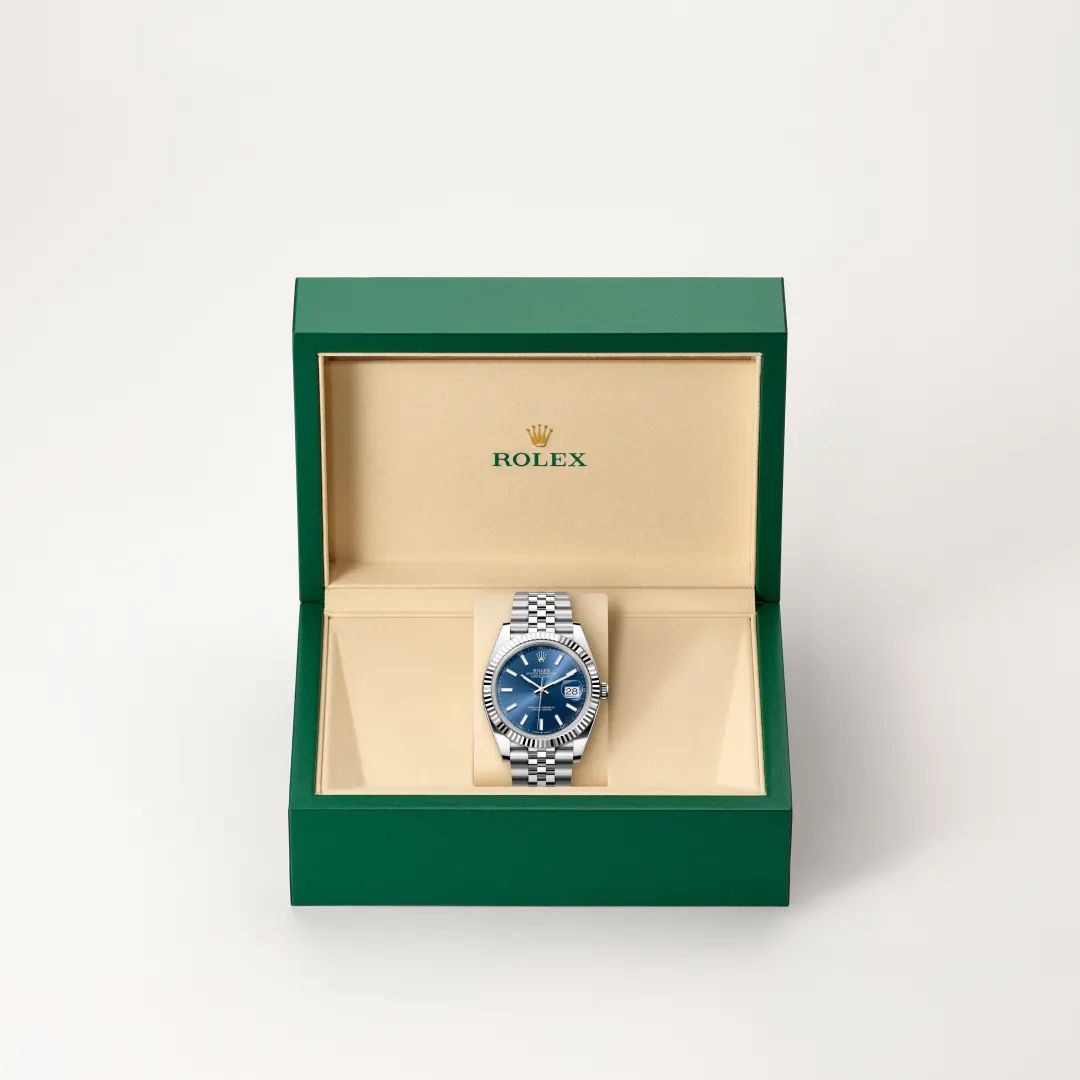 Rolex Datejust 41 in Oystersteelcon “Butterfly mother-of-pearl pavé”, lunetta Domed, bracciale Oystersteel