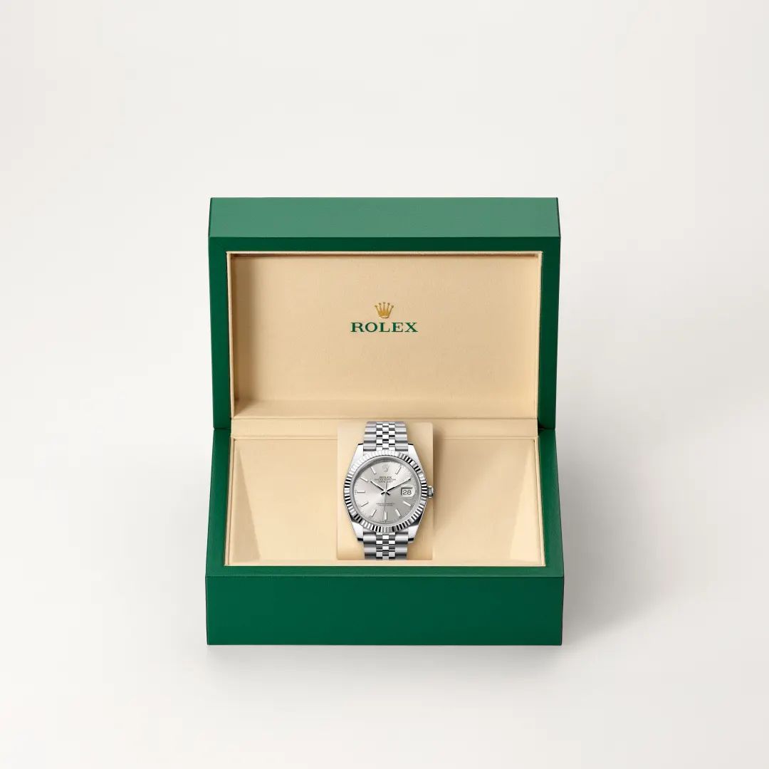 Rolex Datejust 41 in Oystersteelcon “Butterfly mother-of-pearl pavé”, lunetta Domed, bracciale Oystersteel
