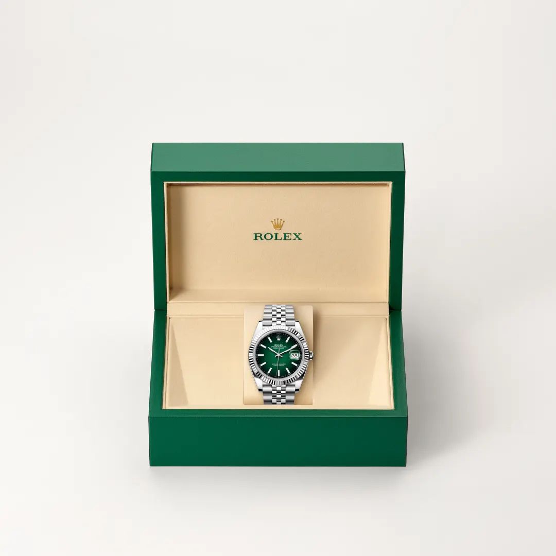 Rolex Datejust 41 in Oystersteelcon “Butterfly mother-of-pearl pavé”, lunetta Domed, bracciale Oystersteel
