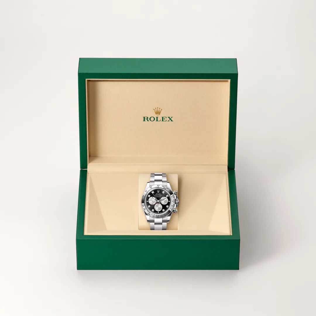 Rolex Cosmograph Daytona in Acciaio Oystersteelcon “Pavé madreperla farfalle”, lunetta Bombata, bracciale Acciaio Oystersteel