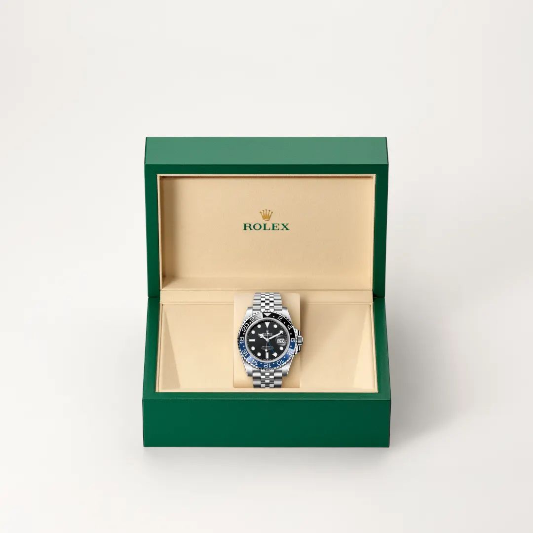 Rolex GMT-Master II in Acciaio Oystersteelcon “Pavé madreperla farfalle”, lunetta Bombata, bracciale Acciaio Oystersteel
