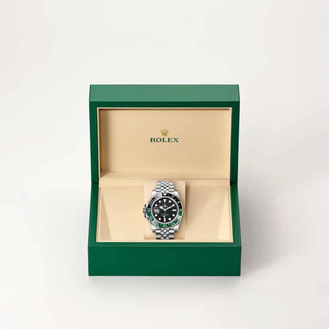 Rolex GMT-Master II in Acciaio Oystersteelcon “Pavé madreperla farfalle”, lunetta Bombata, bracciale Acciaio Oystersteel