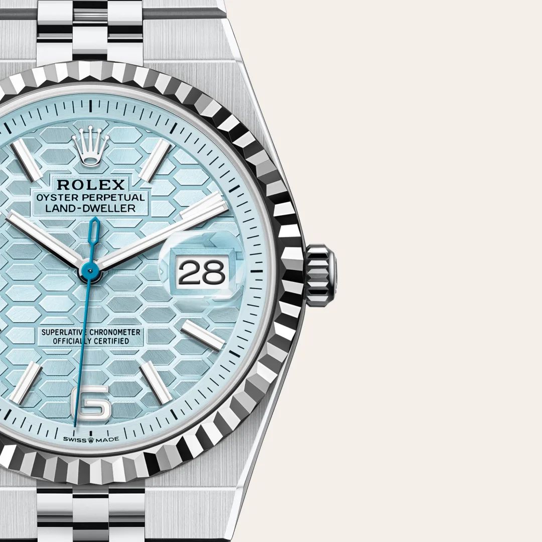 Rolex Land-Dweller 36 in Oystersteelcon “Butterfly mother-of-pearl pavé”, lunetta Domed, bracciale Oystersteel