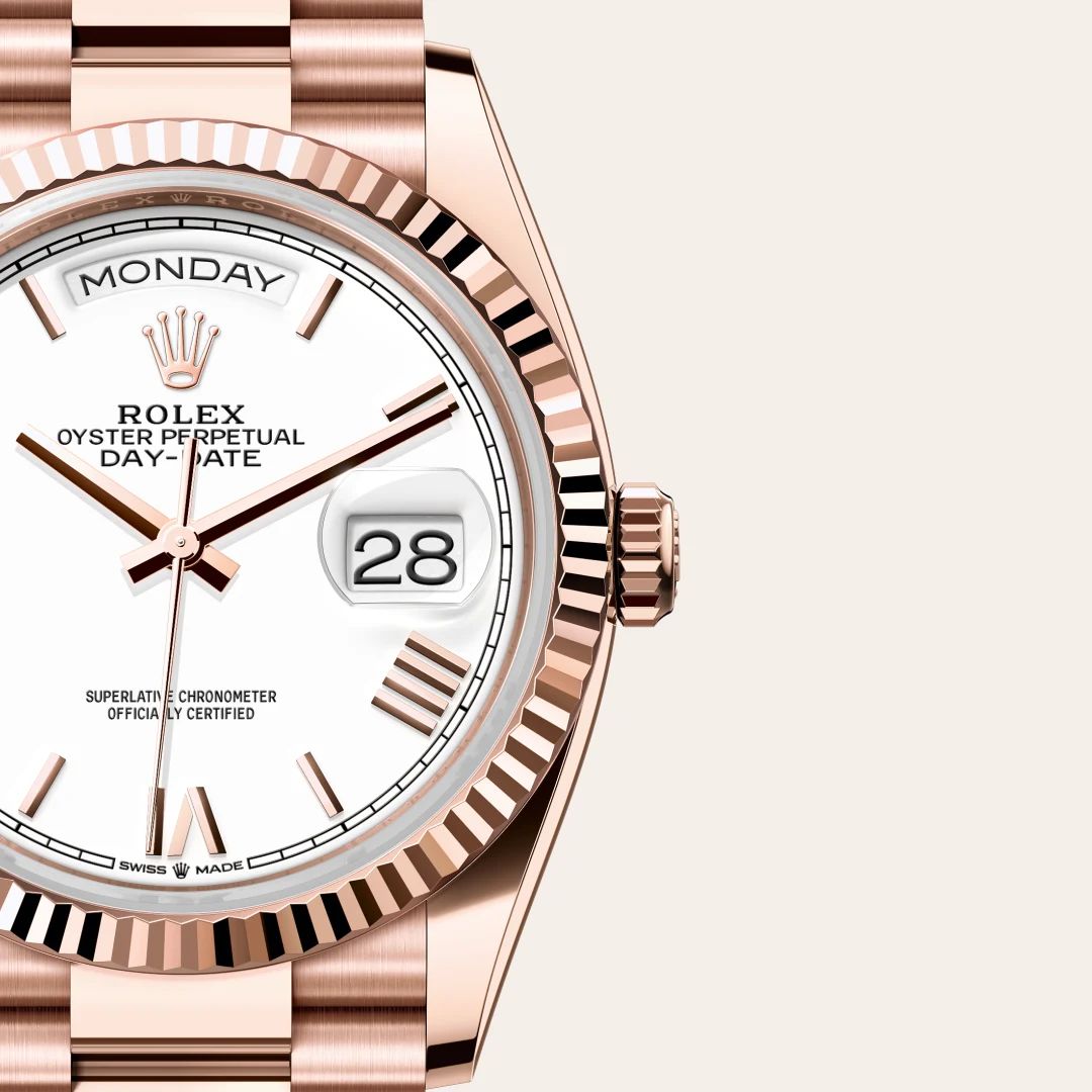 Rolex Day-Date 36 in Acciaio Oystersteelcon “Pavé madreperla farfalle”, lunetta Bombata, bracciale Acciaio Oystersteel