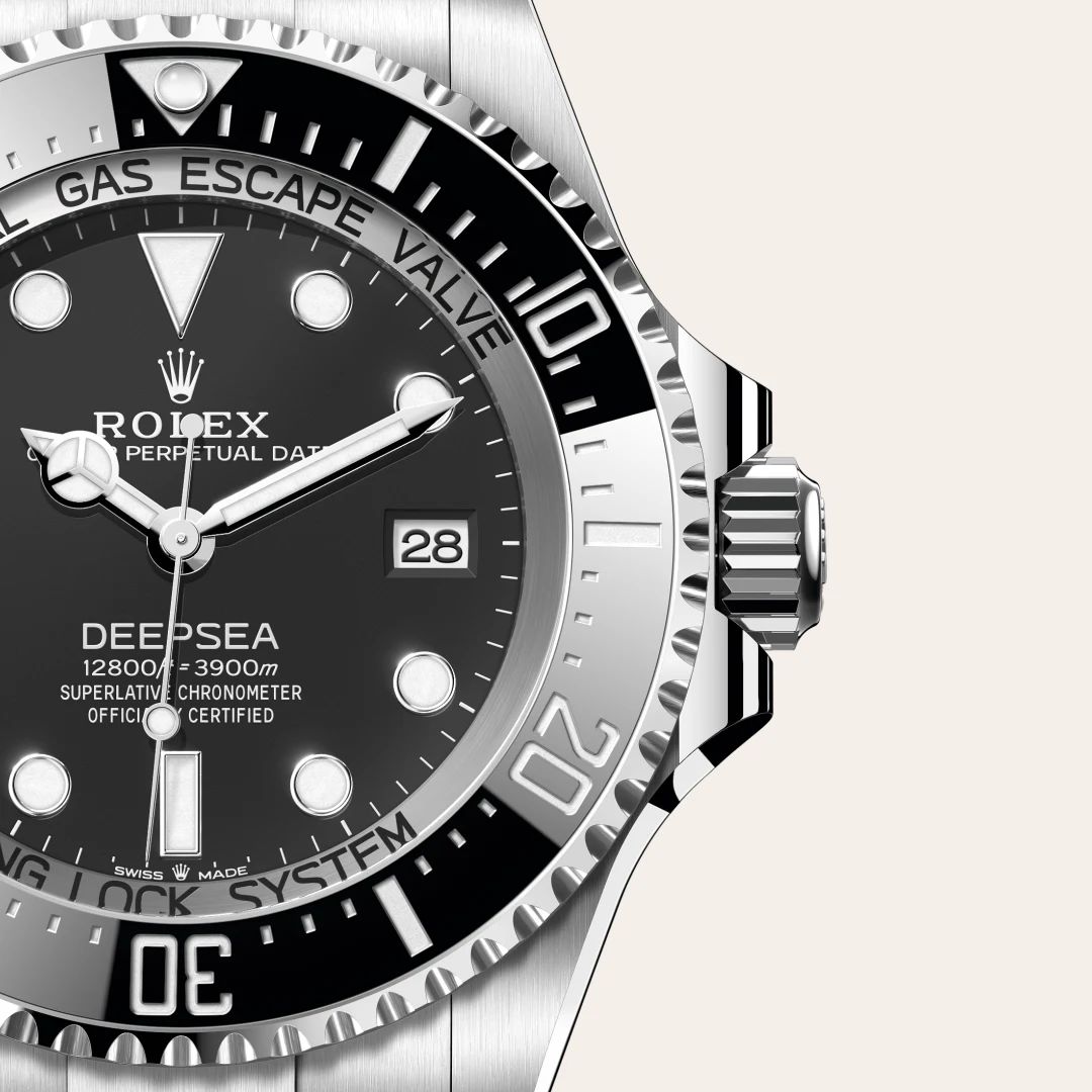 Rolex Rolex Deepsea in Acciaio Oystersteelcon “Pavé madreperla farfalle”, lunetta Bombata, bracciale Acciaio Oystersteel