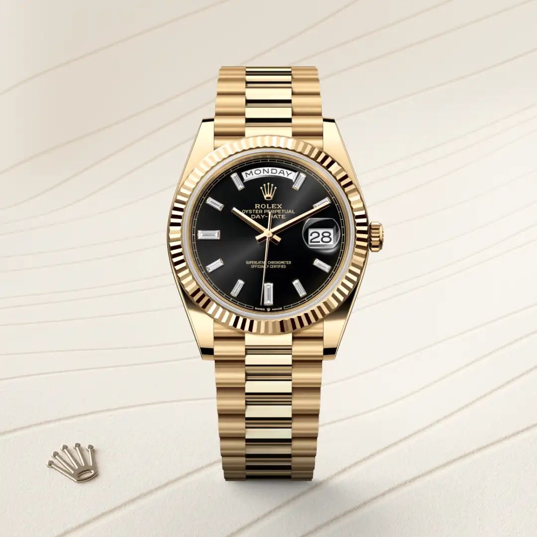 Rolex Day-Date 40 in Oystersteelcon “Butterfly mother-of-pearl pavé”, lunetta Domed, bracciale Oystersteel