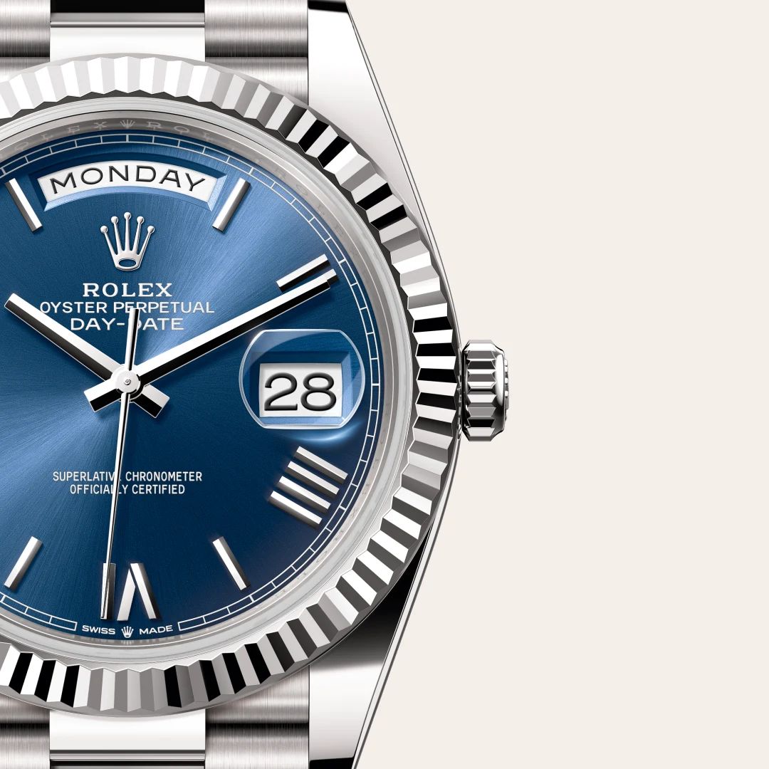 Rolex Day-Date 40 in Oystersteelcon “Butterfly mother-of-pearl pavé”, lunetta Domed, bracciale Oystersteel