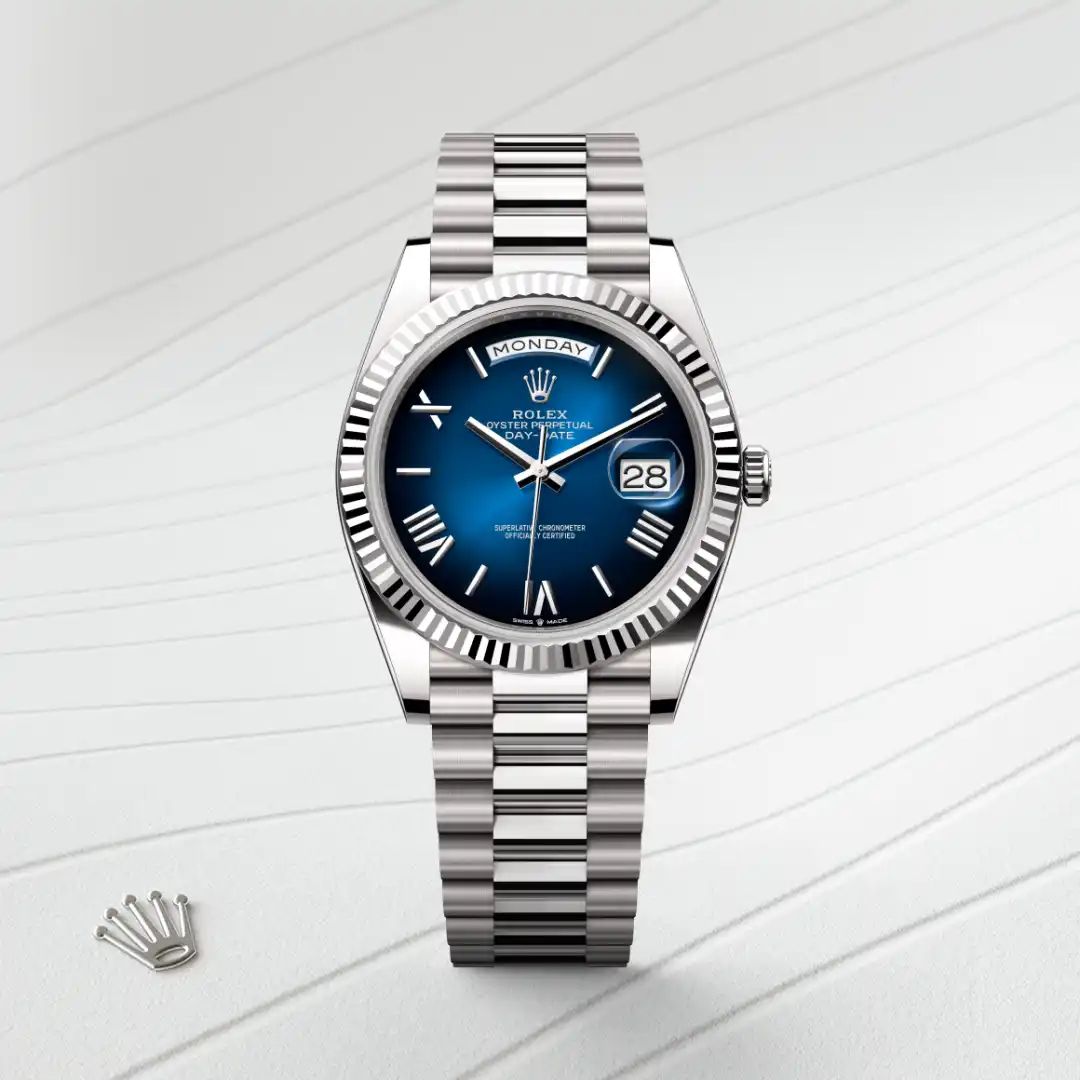Rolex Day-Date 40 in Oystersteelcon “Butterfly mother-of-pearl pavé”, lunetta Domed, bracciale Oystersteel