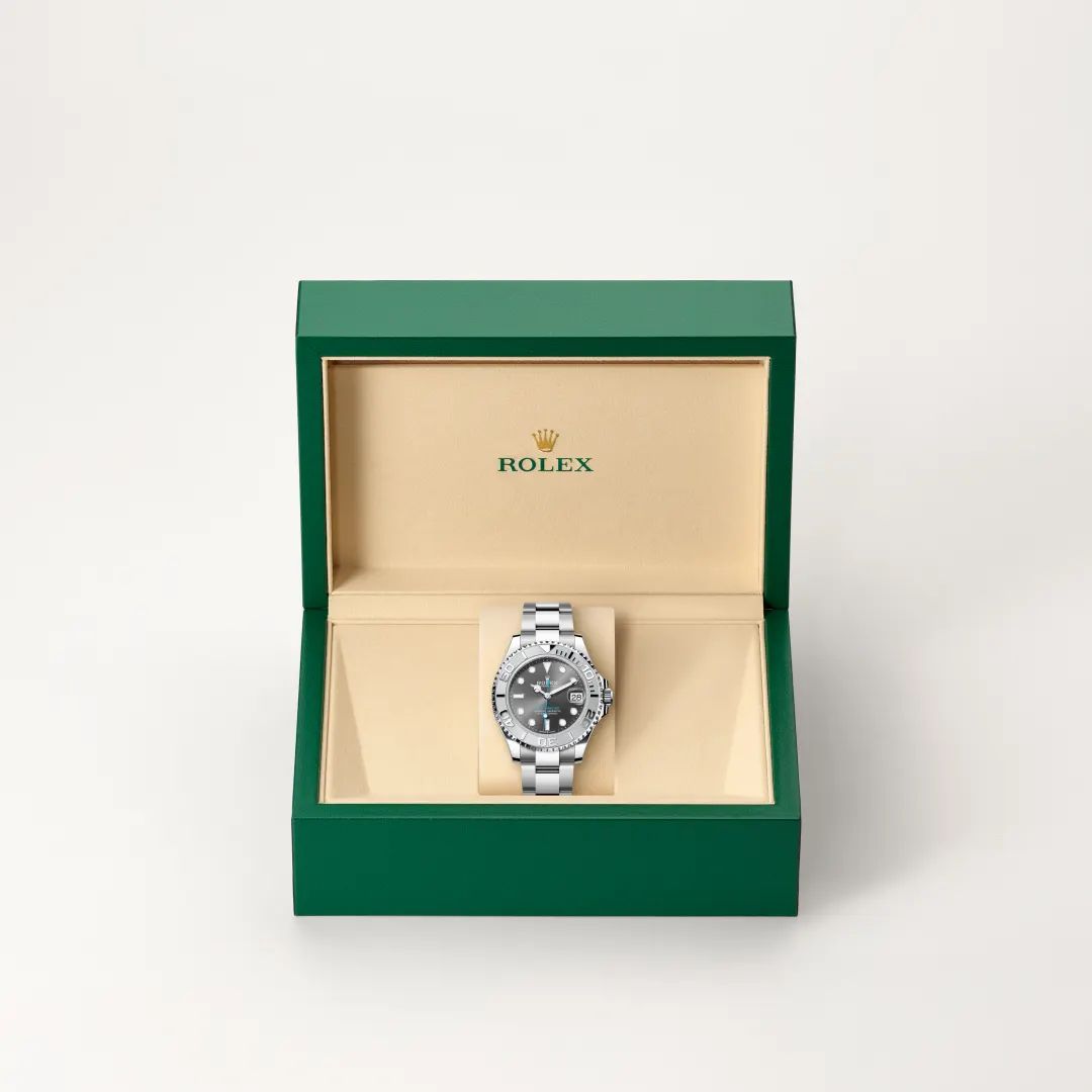 Rolex Yacht-Master 37 in Acciaio Oystersteelcon “Pavé madreperla farfalle”, lunetta Bombata, bracciale Acciaio Oystersteel