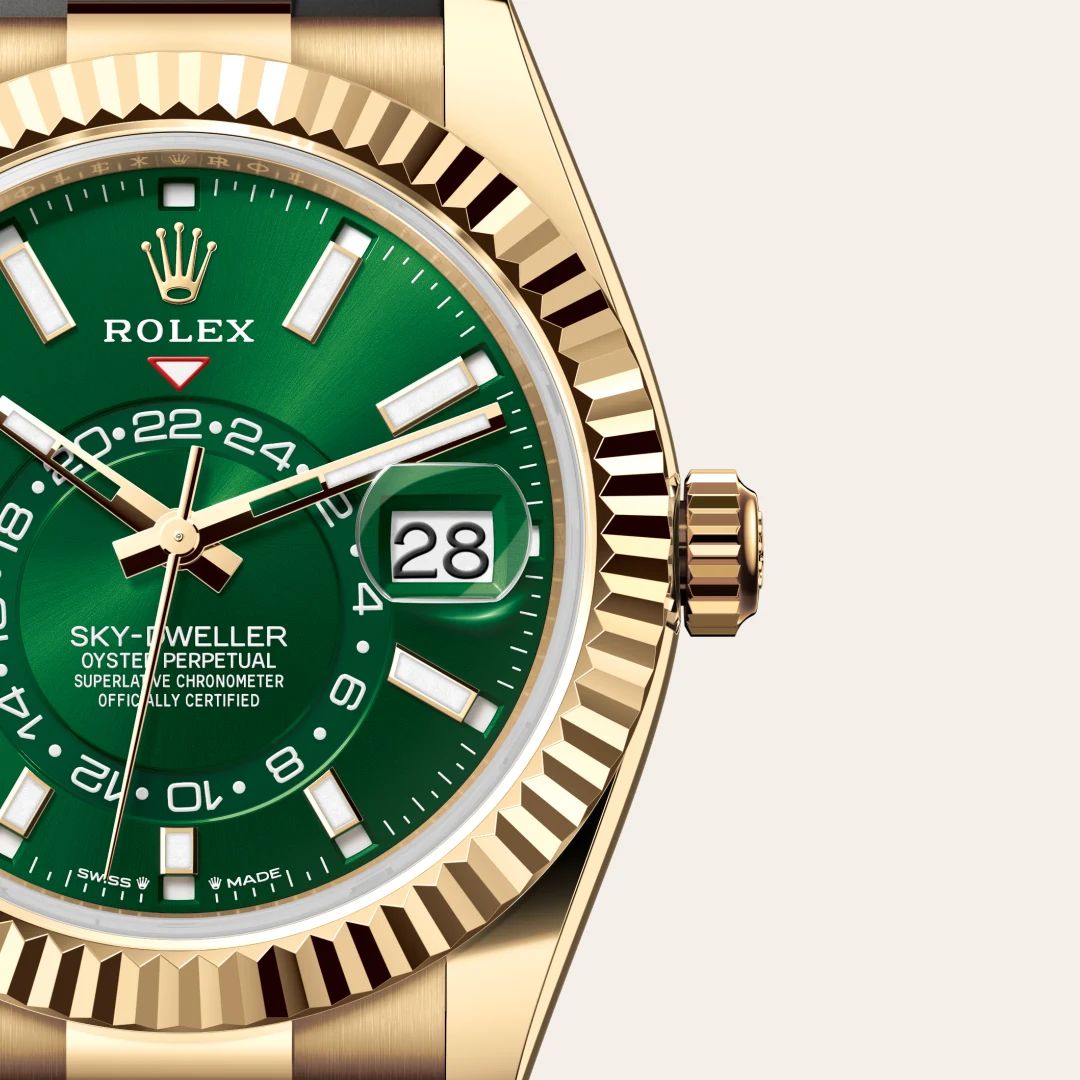 Rolex Sky-Dweller in Oystersteelcon “Butterfly mother-of-pearl pavé”, lunetta Domed, bracciale Oystersteel