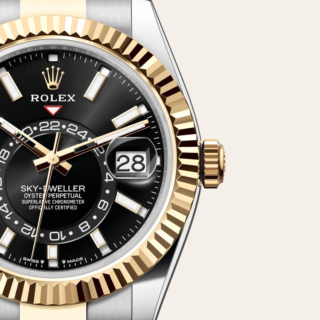 Rolex Sky-Dweller in Acciaio Oystersteelcon “Pavé madreperla farfalle”, lunetta Bombata, bracciale Acciaio Oystersteel