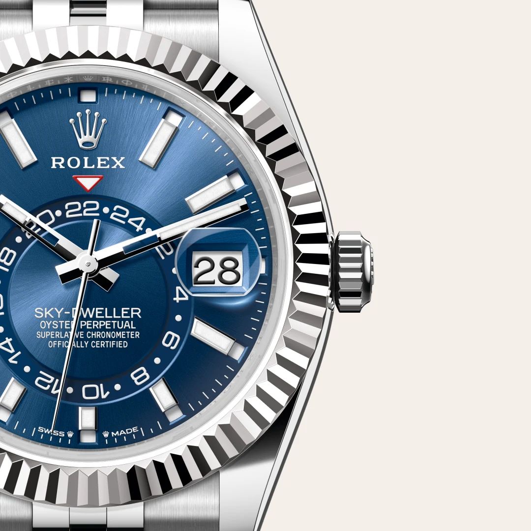 Rolex Sky-Dweller in Oystersteelcon “Butterfly mother-of-pearl pavé”, lunetta Domed, bracciale Oystersteel