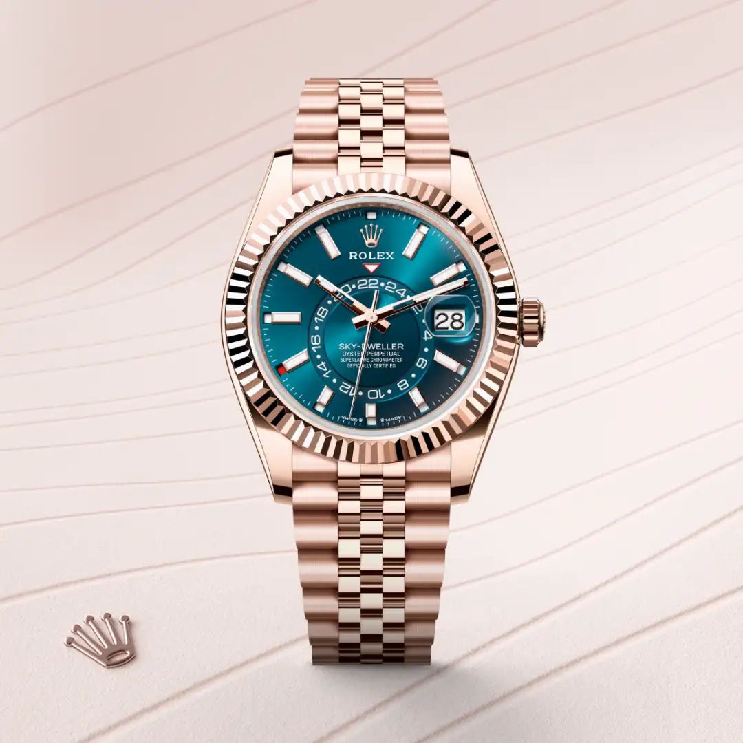 Rolex Sky-Dweller in Oystersteelcon “Butterfly mother-of-pearl pavé”, lunetta Domed, bracciale Oystersteel