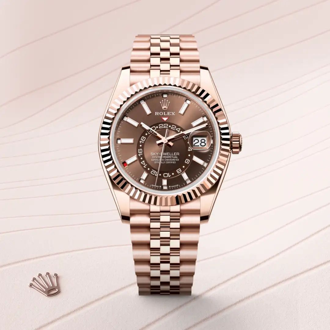 Rolex Sky-Dweller in Oystersteelcon “Butterfly mother-of-pearl pavé”, lunetta Domed, bracciale Oystersteel
