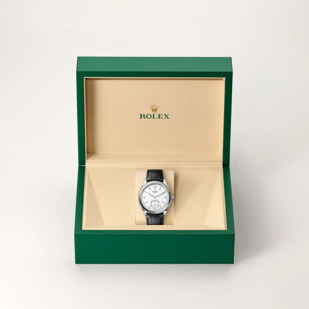 Rolex 1908 in Acciaio Oystersteelcon “Pavé madreperla farfalle”, lunetta Bombata, bracciale Acciaio Oystersteel