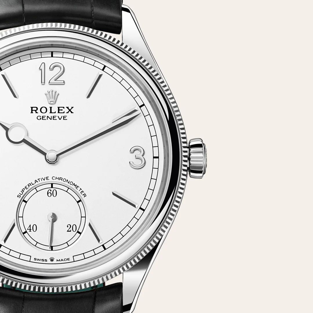 Rolex 1908 in Acciaio Oystersteelcon “Pavé madreperla farfalle”, lunetta Bombata, bracciale Acciaio Oystersteel