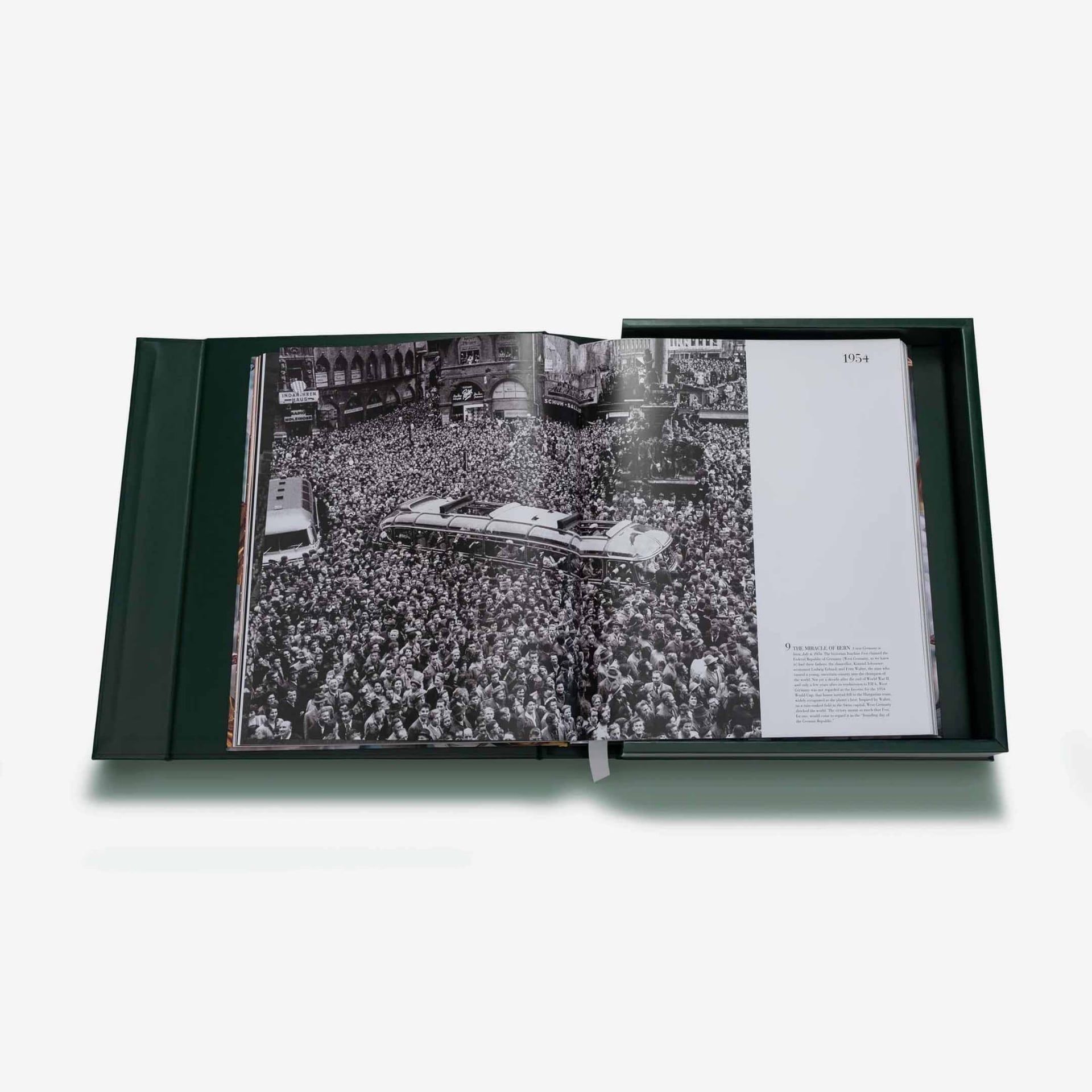 ASSOULINE Libro Football: The Impossible Collection 41 x 10 x H 48 CM 9781649806505