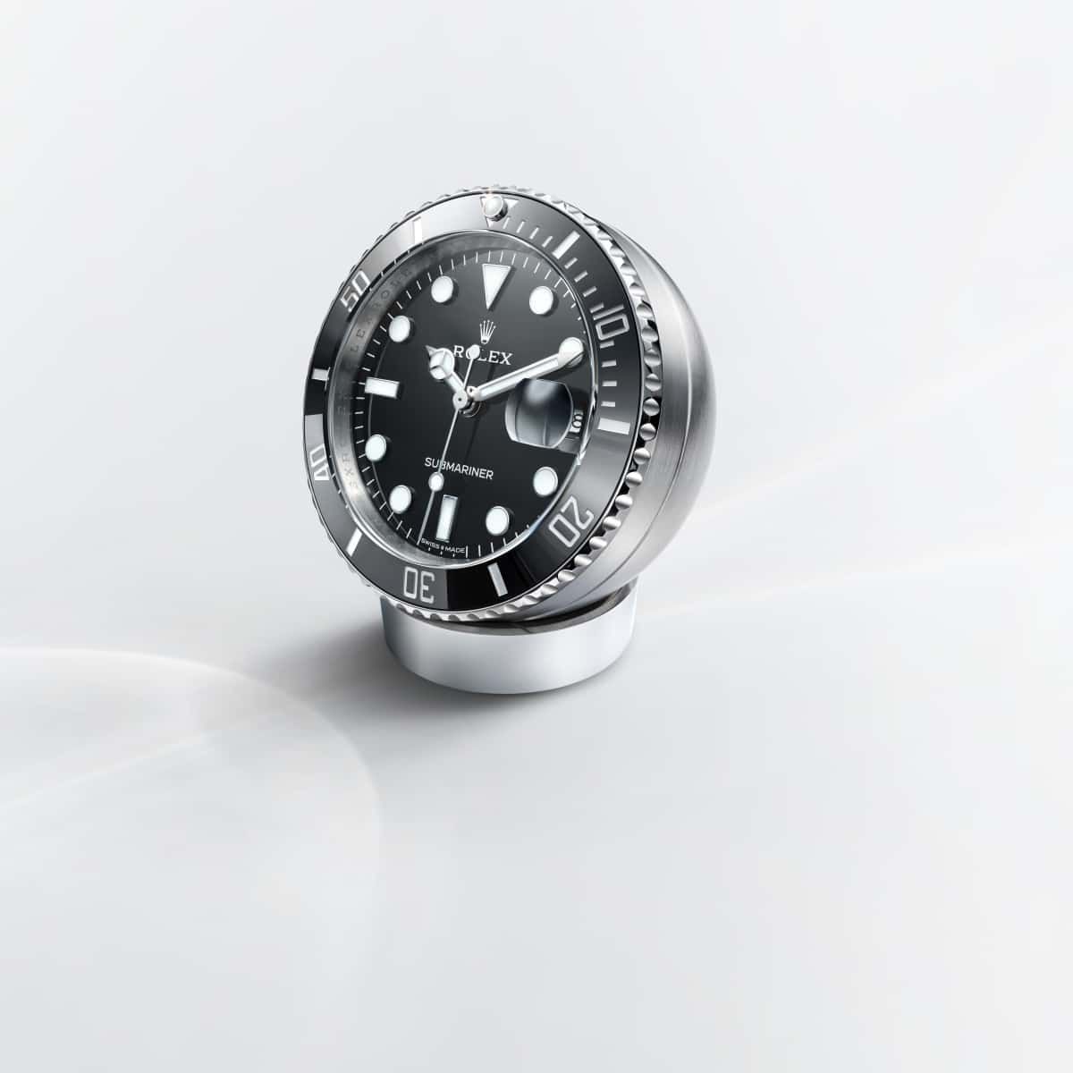 Rolex Pendoletta da tavolo Submariner Date in Oystersteelcon “Butterfly mother-of-pearl pavé”, lunetta Domed