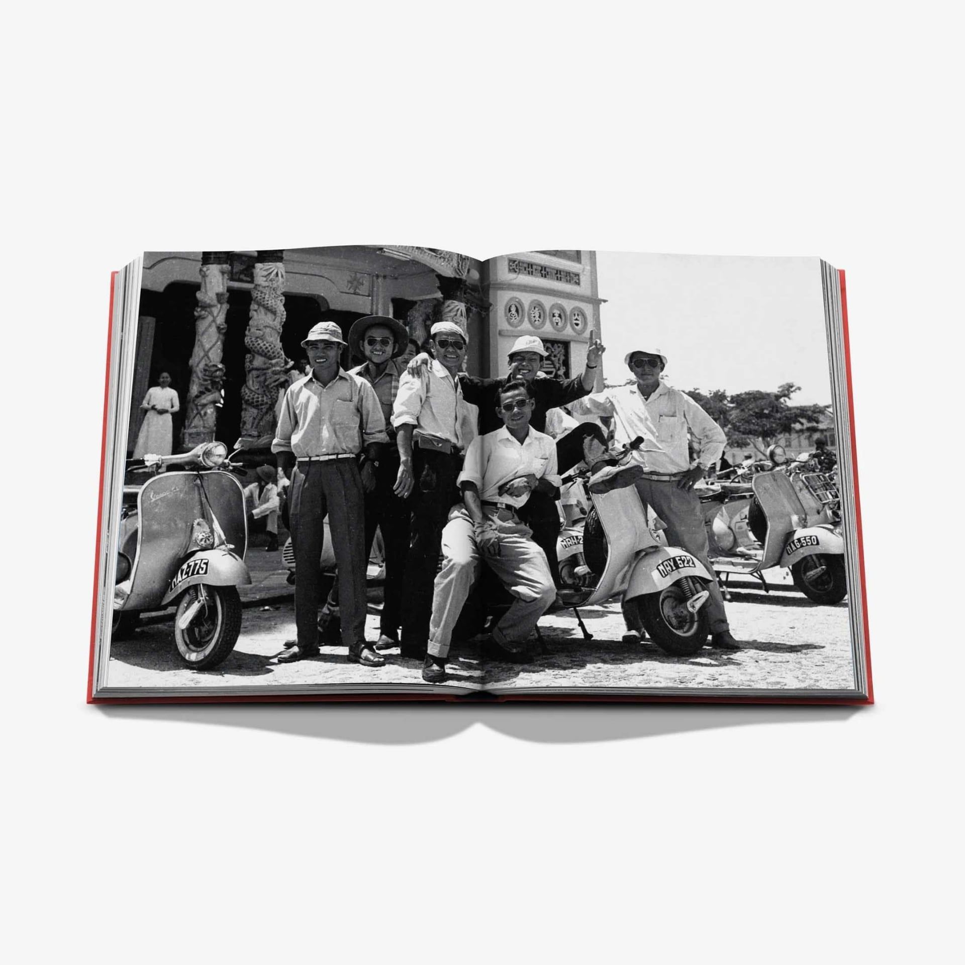 ASSOULINE Libro Vespa 25 x 4 x H 33 CM 9781649806390