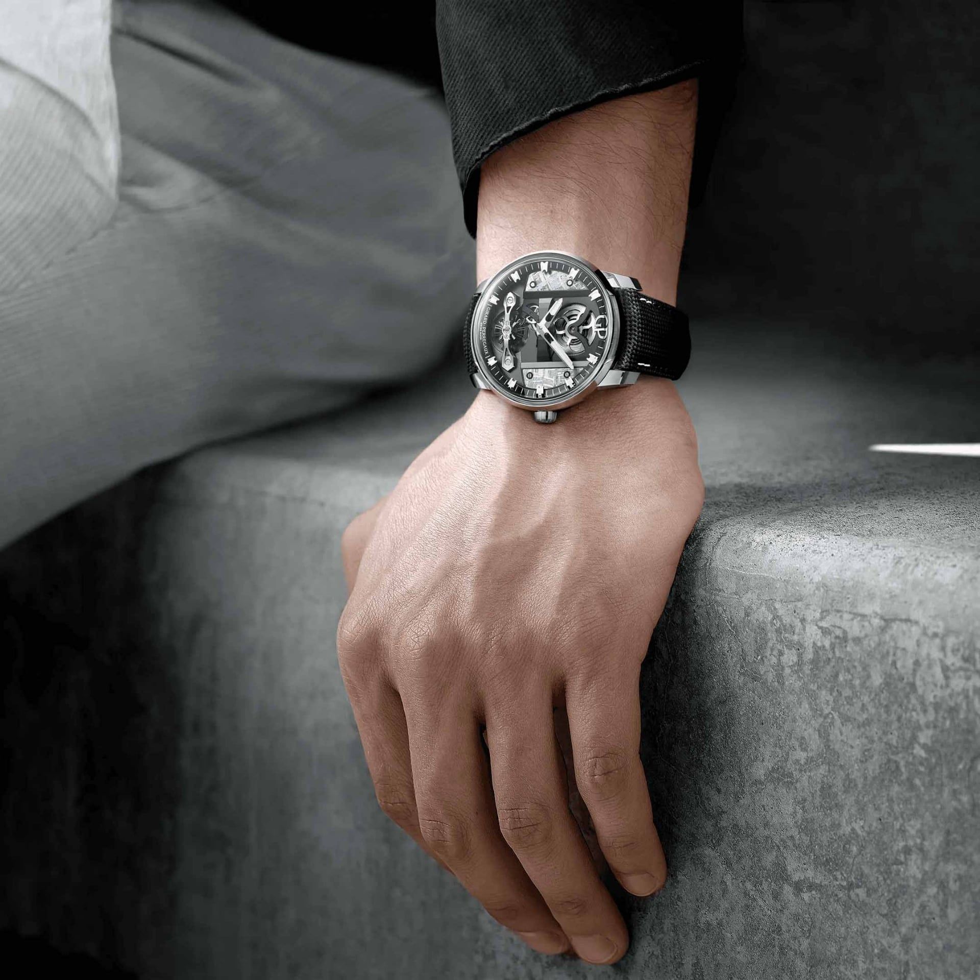 GIRARD PERREGAUX Free Bridge Meteorite  44 MM 82000-11-3259-5CX