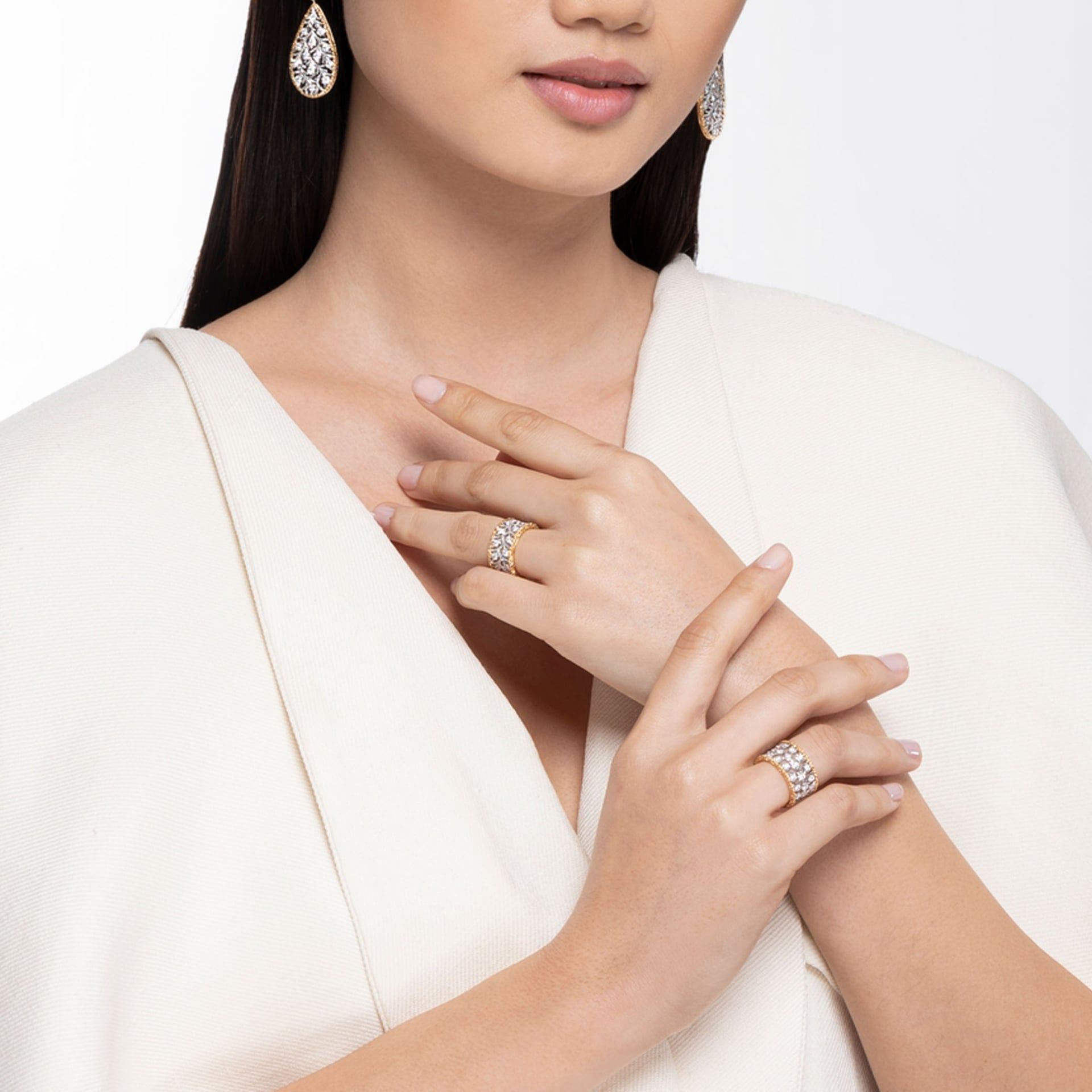 Buccellati Anello Eternelle Ramage in Oro Bianco e Giallo con Diamanti  JAUETE005784