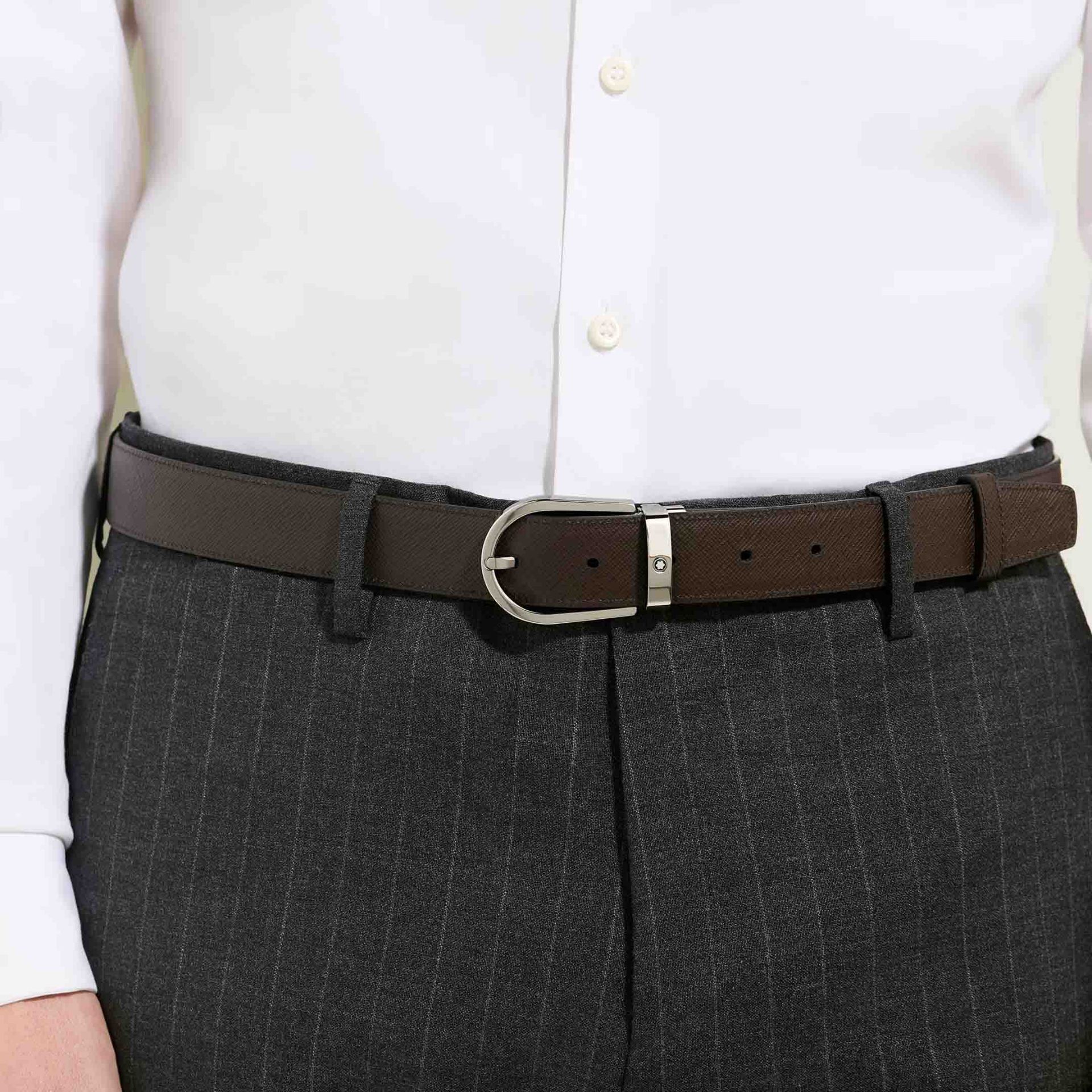 Montblanc Cintura Reversibile a Ferro di Cavallo in Pelle Sartorial Nera/Ebano  222139