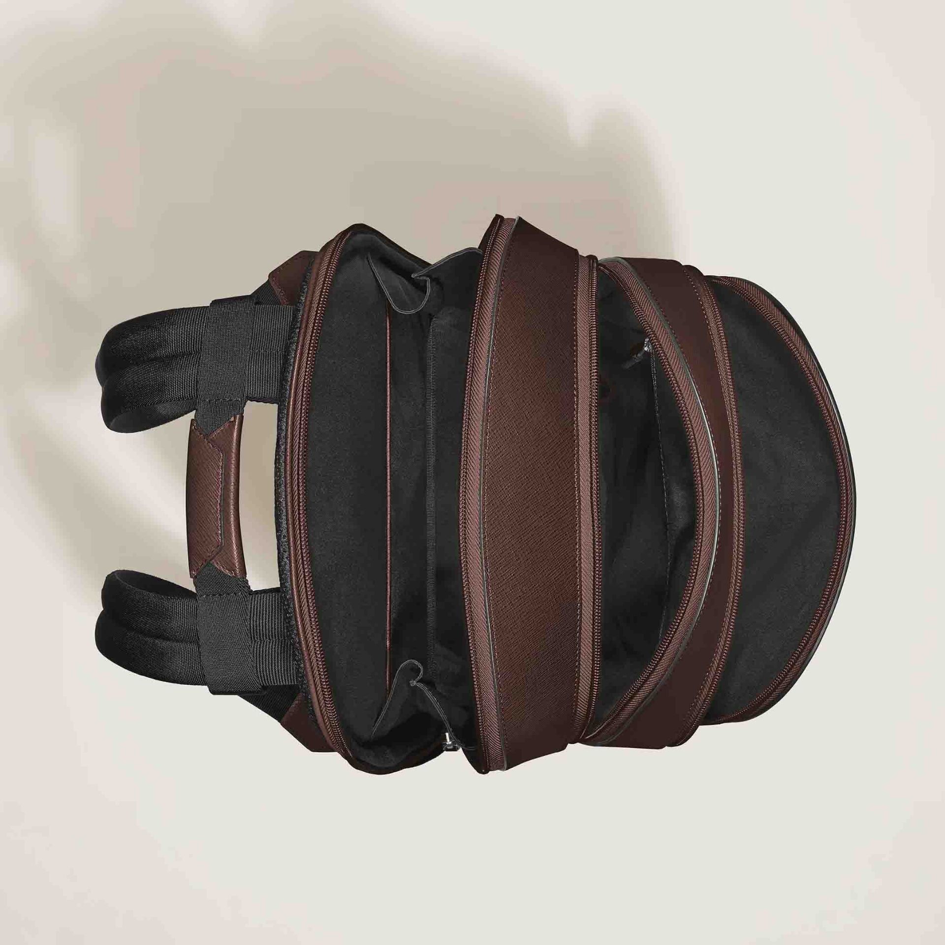 Montblanc Zaino Modello Medio con 3 Compartimenti in Pelle Sartorial Ebano  222929