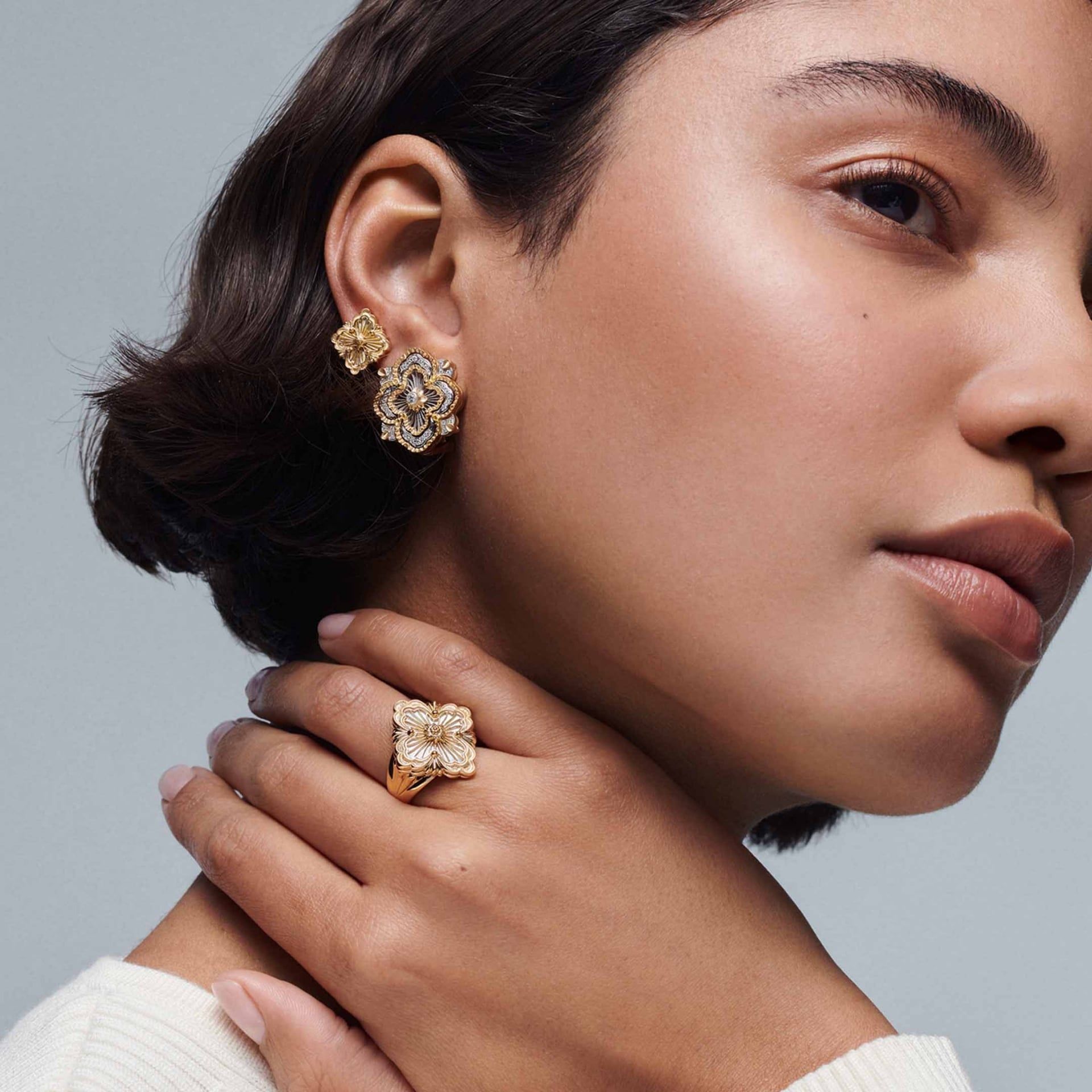 Buccellati Anello Opera Tulle Stone in Oro Giallo e Madreperla  JAURIN017827
