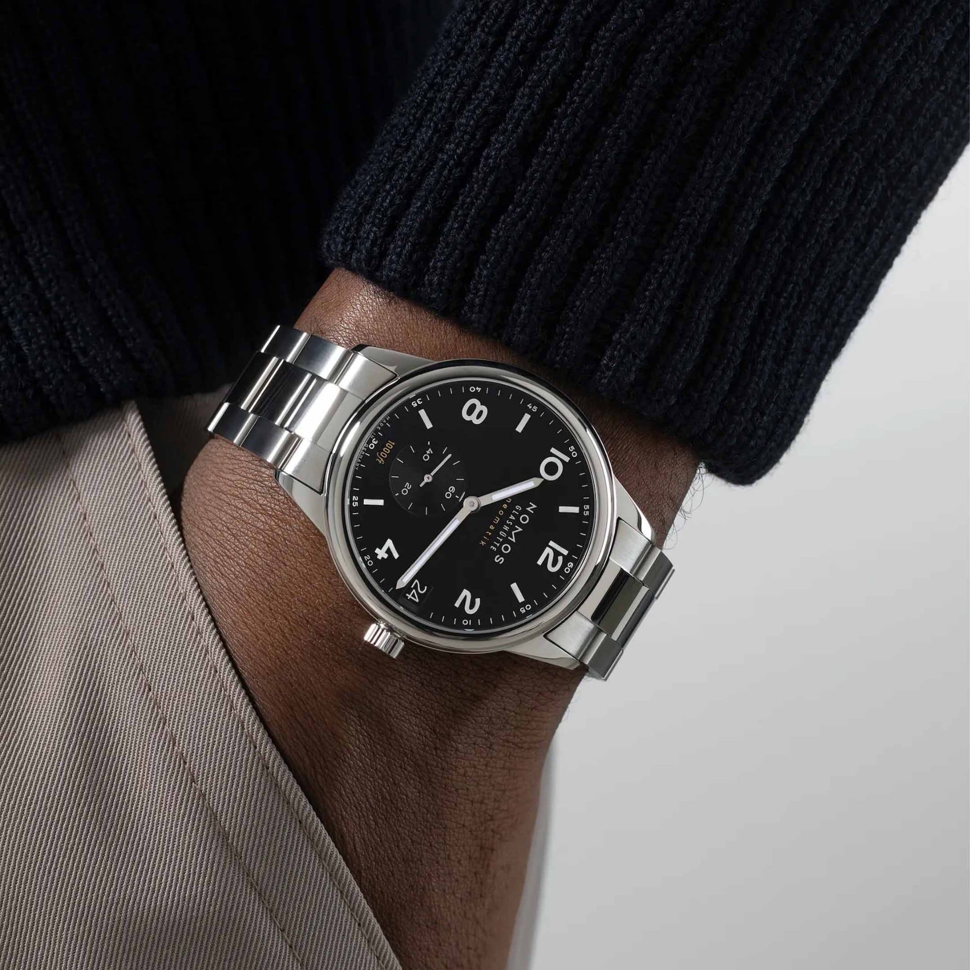 NOMOS Glashütte Club Sport Neomatik 42 Datario Nero 42 MM 781